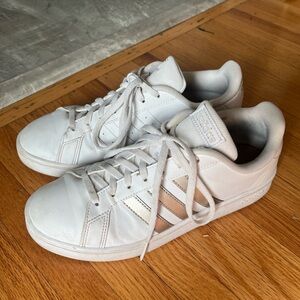 Adidas White Sneakers Iconic Low-Top Design